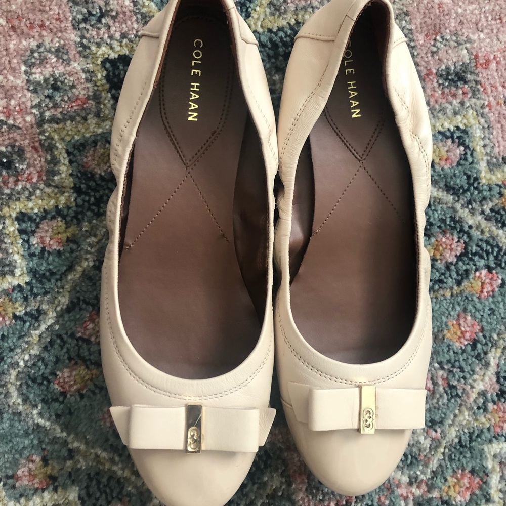 Cole Hahn nude ballet flats. - Picture 2 of 3